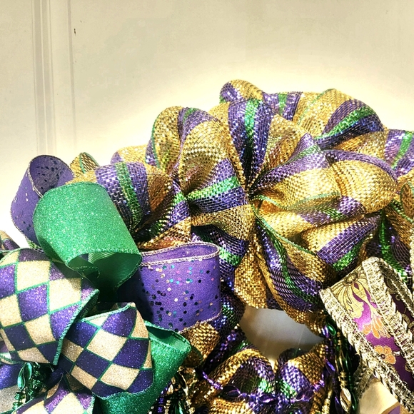 Mardi Gras Wreath Deco Mesh Bow Mask - Picture 7 of 9